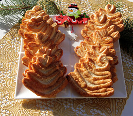 petits sapins sabl&eacute;s