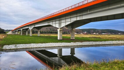 Most nad rzeką  © WalDec
