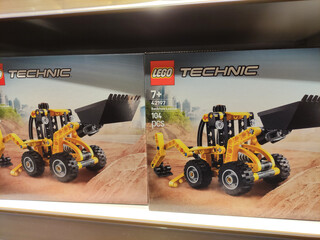 Obraz premium Rome, Italy - November 29, 2025: LEGO Technic construction vehicle set displayed on shelf, featuring detailed design and vibrant colors, ideal for creative building and playtime fun