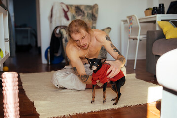 Spontaneous display of affection between man and pet in comfort