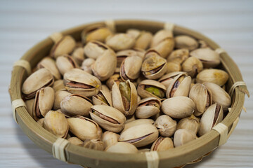 殻付きのピスタチオ