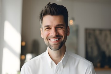 Obraz premium Attractive man with a charming smile poses for a portrait