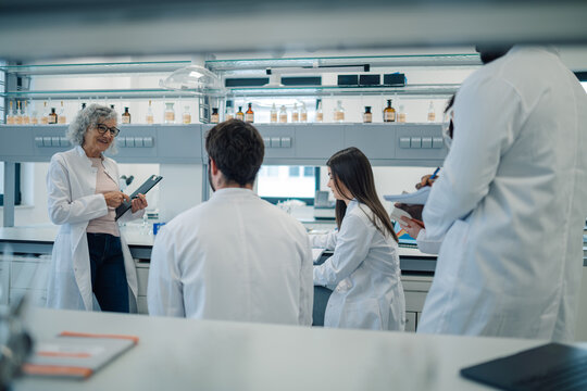 Education in laboratory with science students and professor