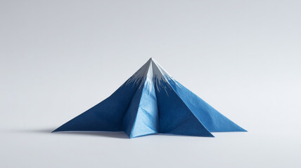 折り紙の富士山が白背景の上に並べられた構図