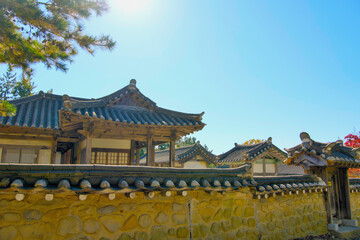 Obraz premium Traditional Korean architecture that I met along the road