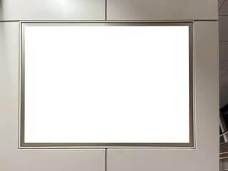 駅構内の壁面の広告スペース２　はめ込み　大判看板　空白テンプレート素材