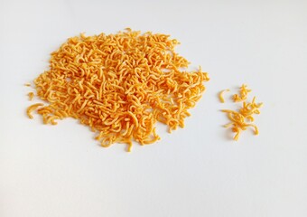 Kremes noodle snacks, dry noodles with delicious and tasty grilled chicken flavors, are liked by children.Old school snack.