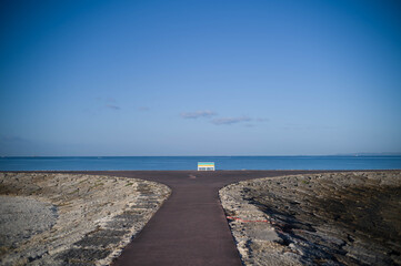 沖縄の海と公園