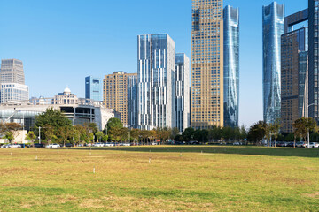 Obraz premium city park with modern building background in shanghai
