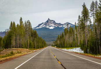 Road View of Mount Thielsen near Crater Lake National Park, Oregon © PhotoSpirit