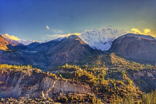 The Hunza Valley romanized: Hunza Dish; Wakhi is a mountainous valley located in the region of Gilgit-Baltistan in Pakistan 