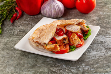 Pita with chicken and vegetables