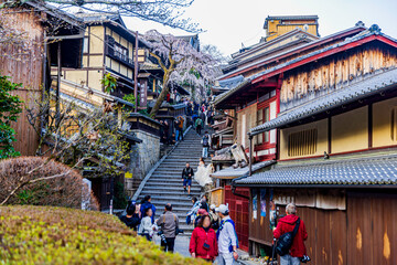 Obraz premium Spring in Kyoto: Charming Old Streets