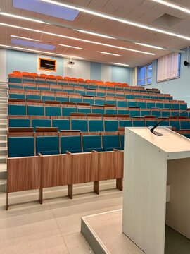 a classroom with empty seats
