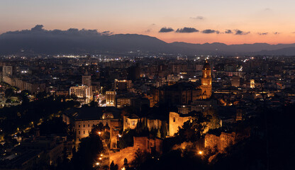 Ciudad de M&aacute;laga por la noche