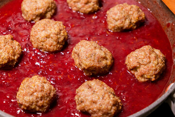 Turkey Meatballs in Cranberry Sauce – Thanksgiving Close-Up
