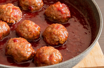 Turkey Meatballs in Cranberry Sauce – Thanksgiving Close-Up