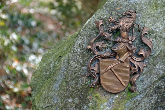 Bronzenes Wappen des Bergbaues