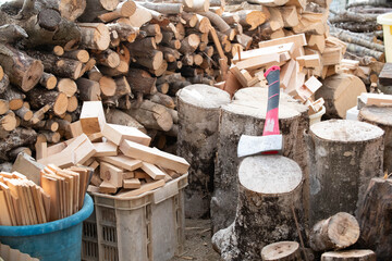 薪ストーブ用に備蓄された材木