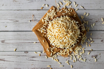 Puffed rice is light, crispy, airy, and mildly nutty, perfect for snacks, chaats, breakfast bowls, quick meals, and healthy low-calorie munching.