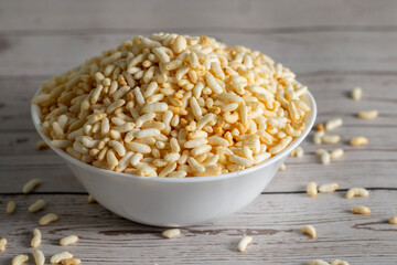 Puffed rice is light, crispy, airy, and mildly nutty, perfect for snacks, chaats, breakfast bowls, quick meals, and healthy low-calorie munching.
