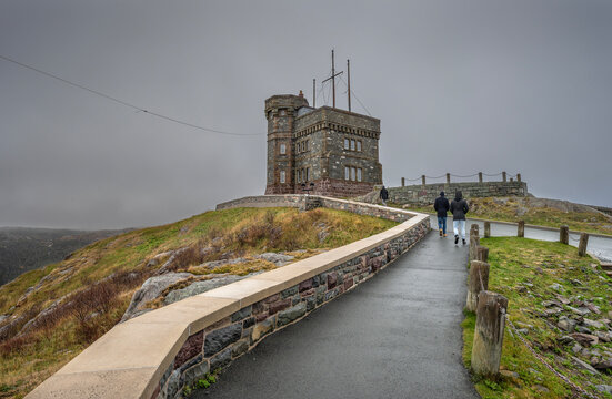 Unrecognizable people walk to Cabot Tower on Signal Hill in Saint John&rsquo;s, Newfoundland and Labrador, Canada