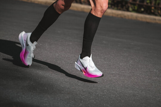 Nike Vaporfly running shoes, marathon training sneakers trainers