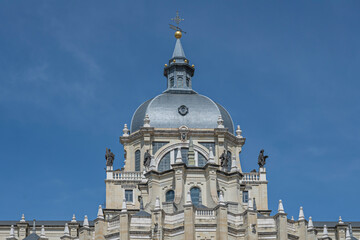 Fototapeta premium Façade of the dome with an octagonal drum and windows that illuminate the transept of the temple from above