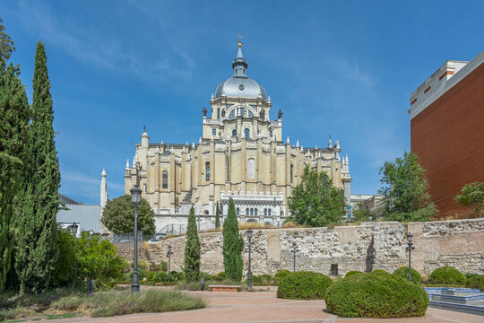 Neo-Romanesque portal with archivolts and historiated capitals that contrast with the overall Neoclassical style of the complex