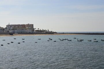 Barcos na costa de C&aacute;diz na Espanha