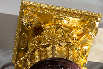 Fototapeta premium A richly detailed Corinthian capital with gilded acanthus leaves and ornate scrolls