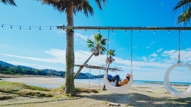 糸島の北崎海岸のブランコ
