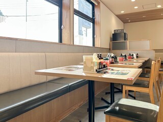 飲食店のテーブルと椅子
