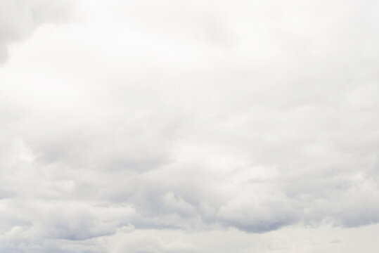 Fototapeta Soft cloudy sky in Cloud Dancer tones