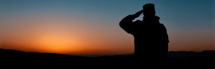 Obraz premium Silhouette of soldier saluting at sunset sky horizon