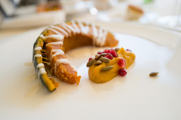 Naklejka premium Close up on luxury italian food on a restaurant table.