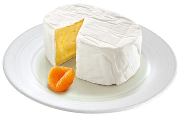 prato com queijo brie acompanhado de damasco isolado em fundo transparente