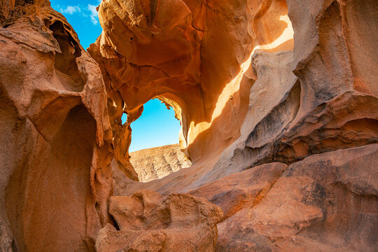 The Arco de las Pe&ntilde;itas is an impressive natural rock arch formation located in the Barranco de las Pe&ntilde;itas ravine within the Betancuria Rural Park in Fuerteventura