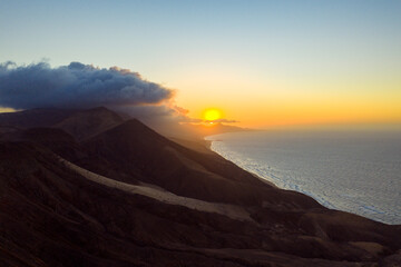 Fototapeta premium The Playa Larga is located in the southern part of the Jandía peninsula in Fuerteventura and is a wild and sprawling stretch of coastline, roughly 1.5 kilometers long