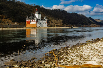 Schloss im Fluss Rhein, Burg Pfalzgrafenstein, Kulturerbe Mittelrhein in Deutschland, Pfalz, 