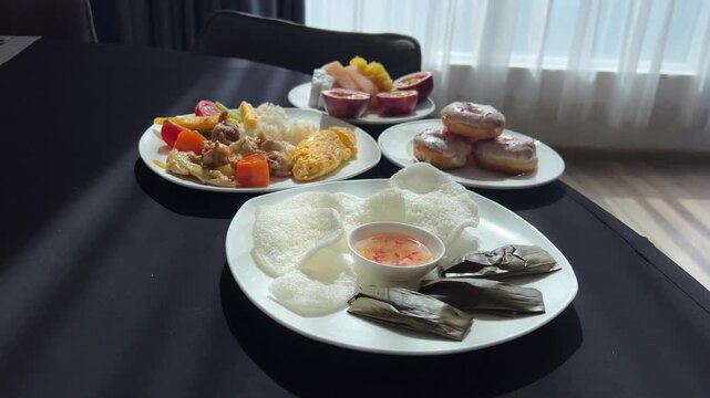 Thai cracker,Deep fried thin slices of rice flour prawn flavour,crisp rice cakes. dip rice chips in sauce