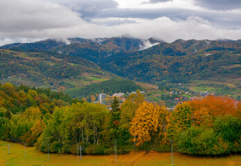 Obraz premium Scenic autumn view of Pieniny mountains and Szczawnica spa resort from Ski Station Palenica on Szafranowka Mount, Poland. Szczawnica is one of the oldest and most beautiful spa resorts in Poland