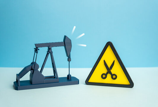 Oil pump and oil production convergence. Reduction of production quotas agreed upon by the cartel. Lower prices on the global market. Coordinated supply control. Global trade updates and energy policy