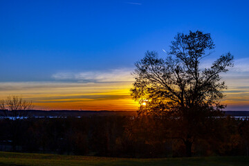 Fototapeta premium Sunset over the Mississippi River