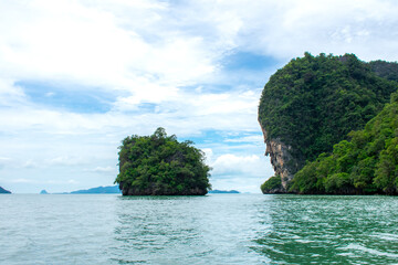 Naklejka premium Phi Phi Islands in Thailand. View on small Similan islands on Andaman Sea. Beautiful tropical landscape in South Asia