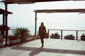 pretty young woman on stylish promenade at seaside, lifestyle people concept