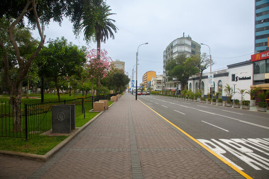 Avenida Diagonal at 7 de junio park (Kennedy park) in Miraflores, Lima, Peru