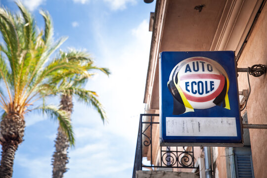 LA LONDE, FRANCE - SEPTEMBER 28, 2025: Vintage sign for an auto ecole, a French driving school, on a street facade in la londe, france. Auto ecole is the place where people get french driving licence.