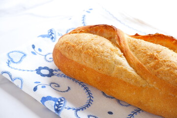 バゲット - 焼きたてでおいしいフランスパン
