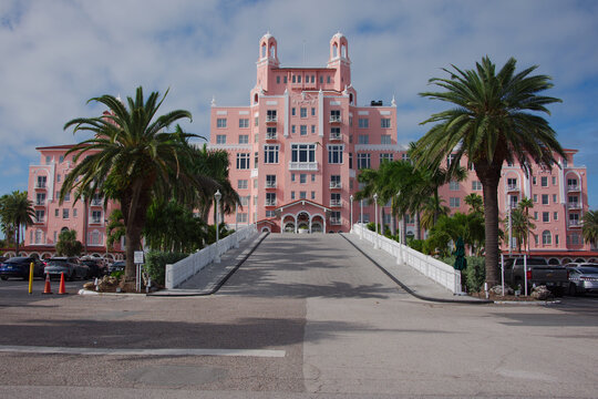 The Don CeSar Pink Palm tree Resort Hotel With Central Ramp and Grand Entrance Surrounded by Tall Palm Trees. Editorial Use Only Dec 3, 2025 St. Pete Beach, FL USA. Sweeping ramp, central archway, and